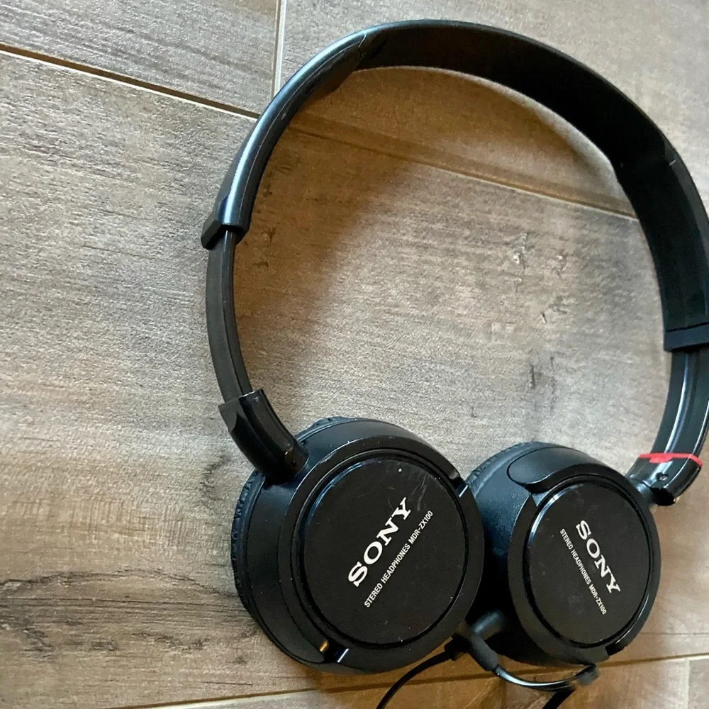 Sony MDRZX100 Headphones (Black)